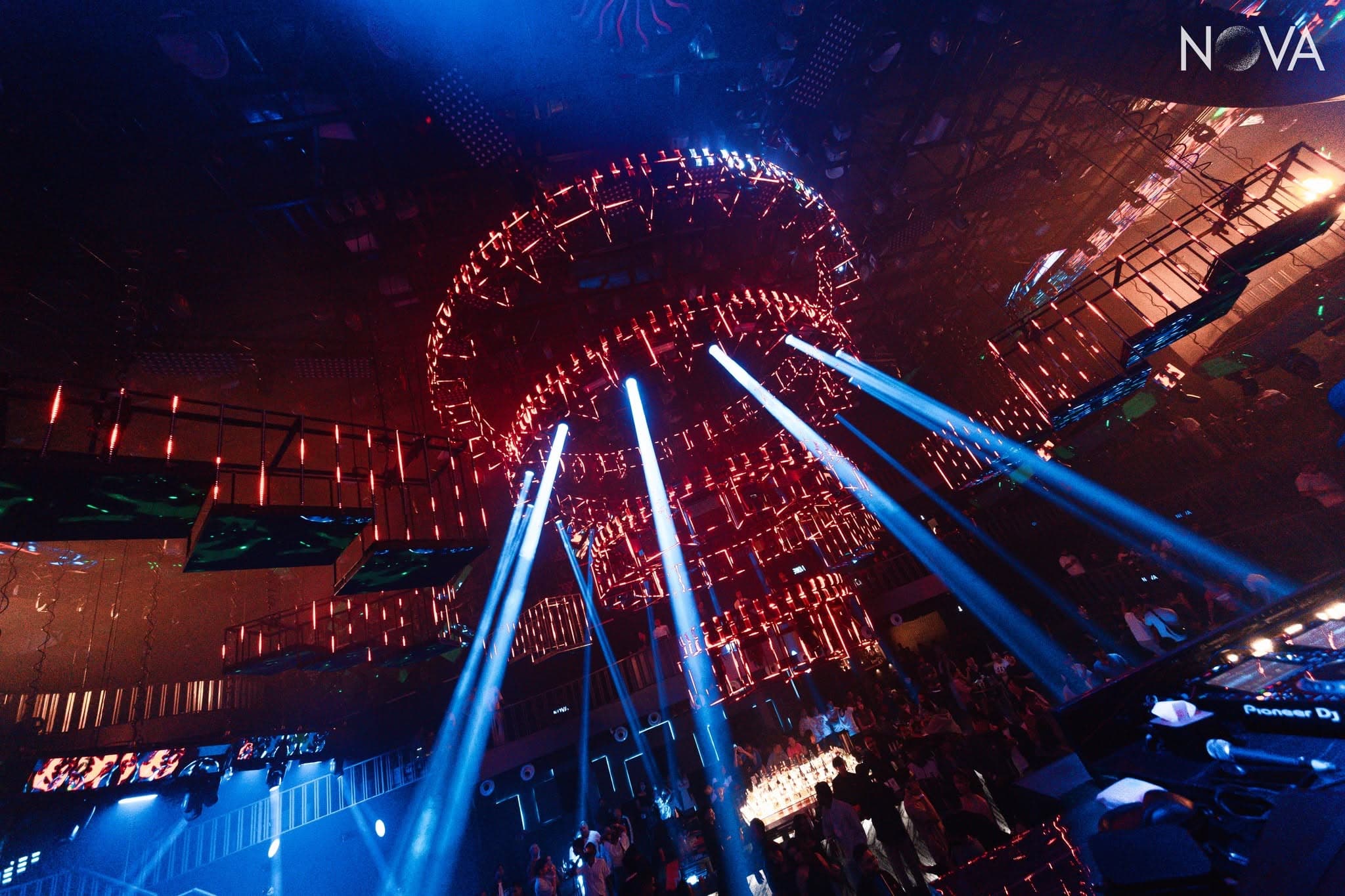 THE LIGHT & THE CEILING